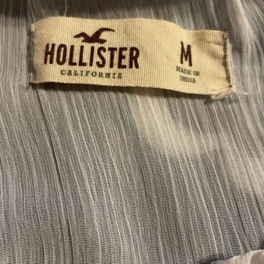 Hollister Sheer Logo Floral Embroidered Boho Ruffle Top Sz M - Image 3