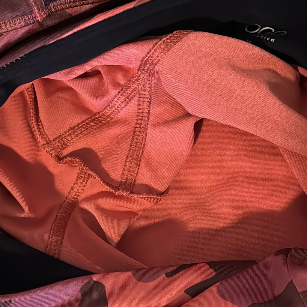 VOGO Athletica Cropped Leggings w Side Pockets Pink Camouflage Women’s Medium M - Image 5