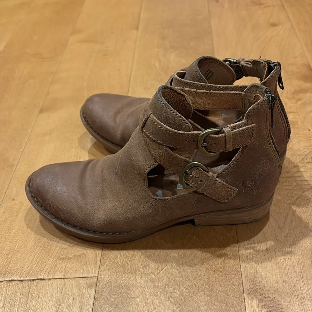Born Kamilla distressed brown leather ankle boots booties with buckles sz 7 - Image 2