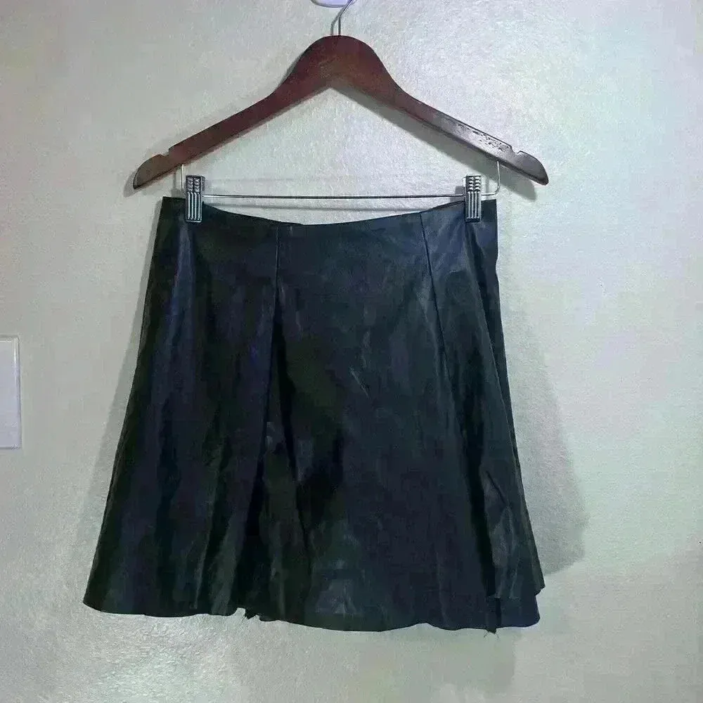 It’s NWT Woman’s Faux Leather Flared Y2K Retro Ballerina Mini Skirt Plus Size 3X Black - Image 4