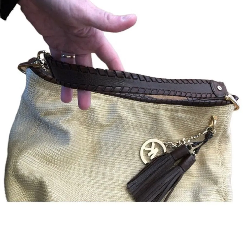 Michael Kors Bennet Straw Hobo Shoulder bag With gold accents & tassel - Image 6