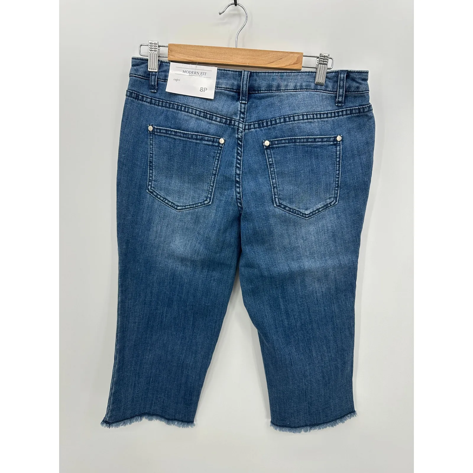 Christopher & Banks Floral Embroidered Capri Denim Jeans Womens Sz 8P NWT Modern - Image 2