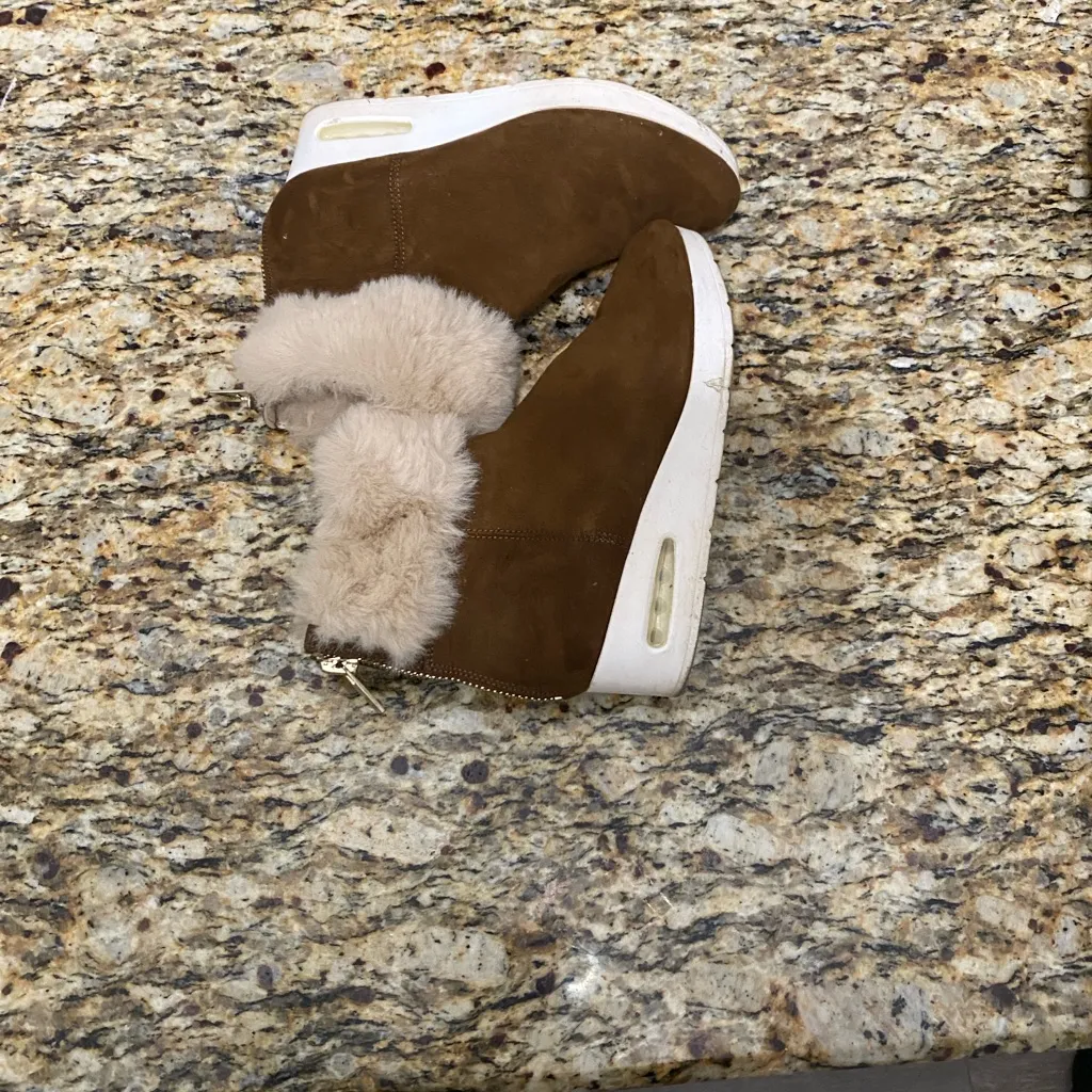 DKNY Brown Winter Boots with Faux Fur - Image 3