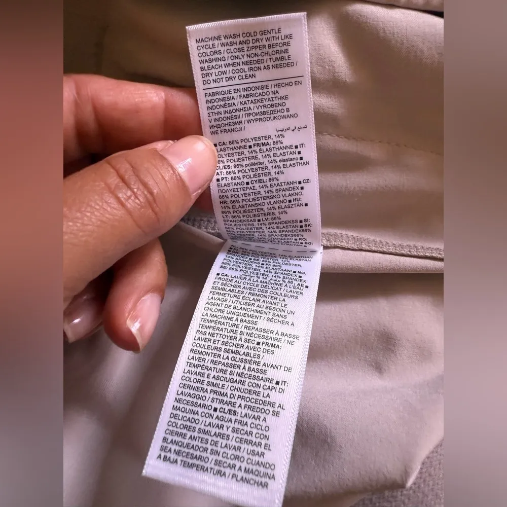 Athleta straight-leg joggers in size 18. These pants have a relaxed fit, a wide - Image 7