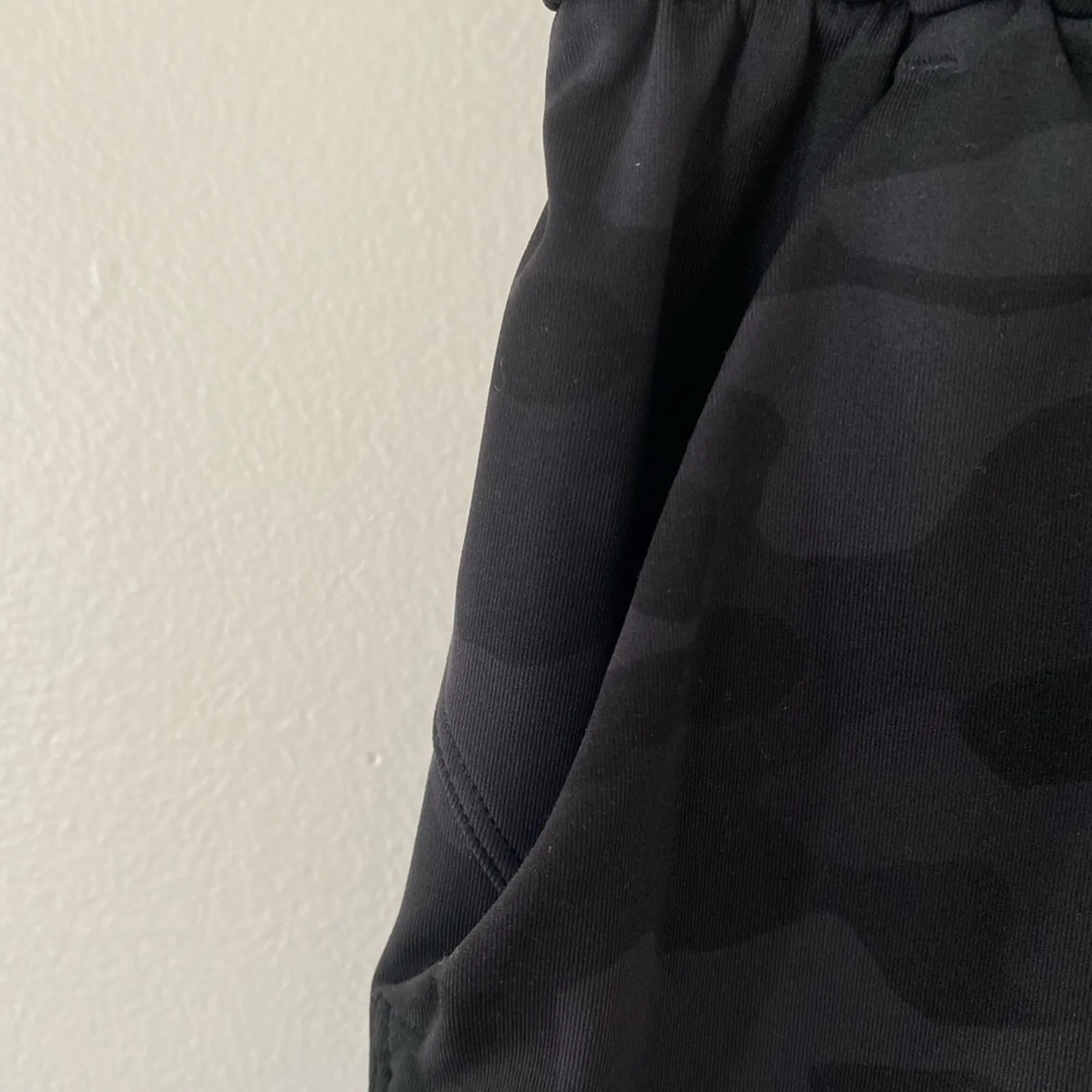 Lululemon Keep Moving Pant 7/8 High-Rise Heritage 365 Camo Deep Coal Size 2 EUC - Image 7