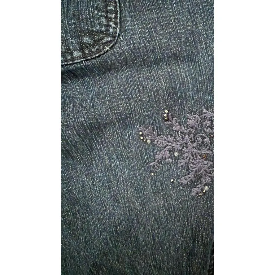 Gloria Vanderbilt Women's Denim Jean Capri Pants Size 16W Embroidery Beaded Blue - Image 6
