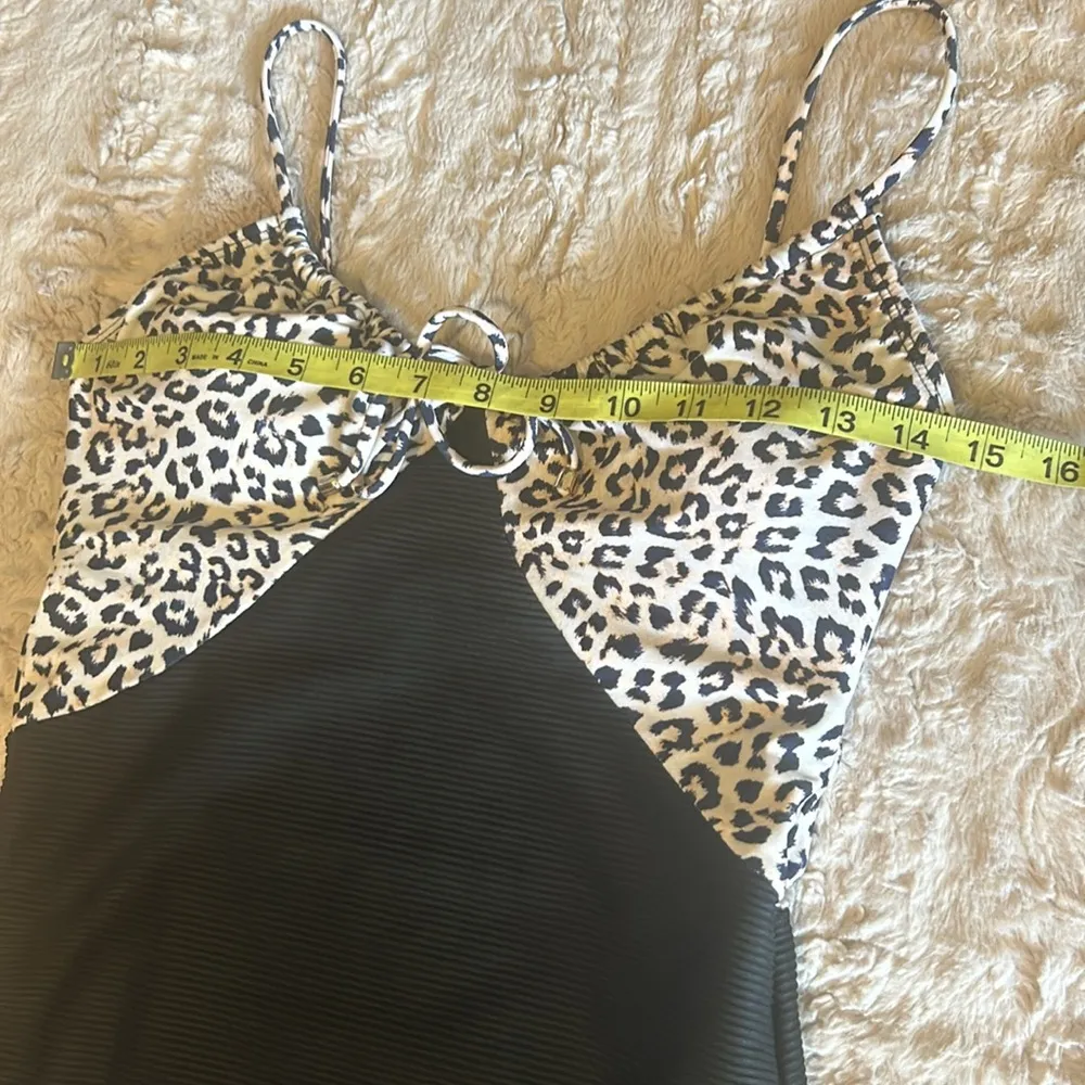 one-piece swimsuit in size M (7-9) - Image 4