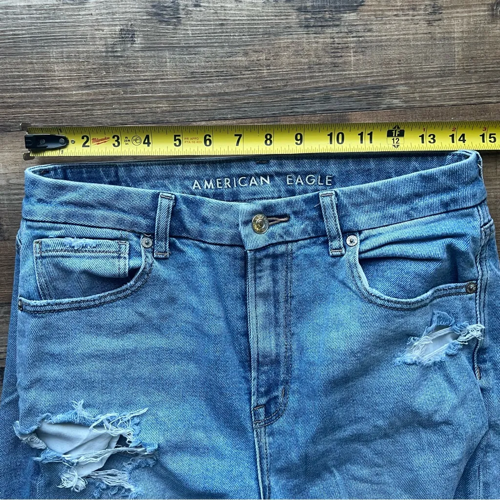 American Eagle Womens Curvy Mom Jeans Light Wash Distressed High Rise Size 8 Reg - Image 3