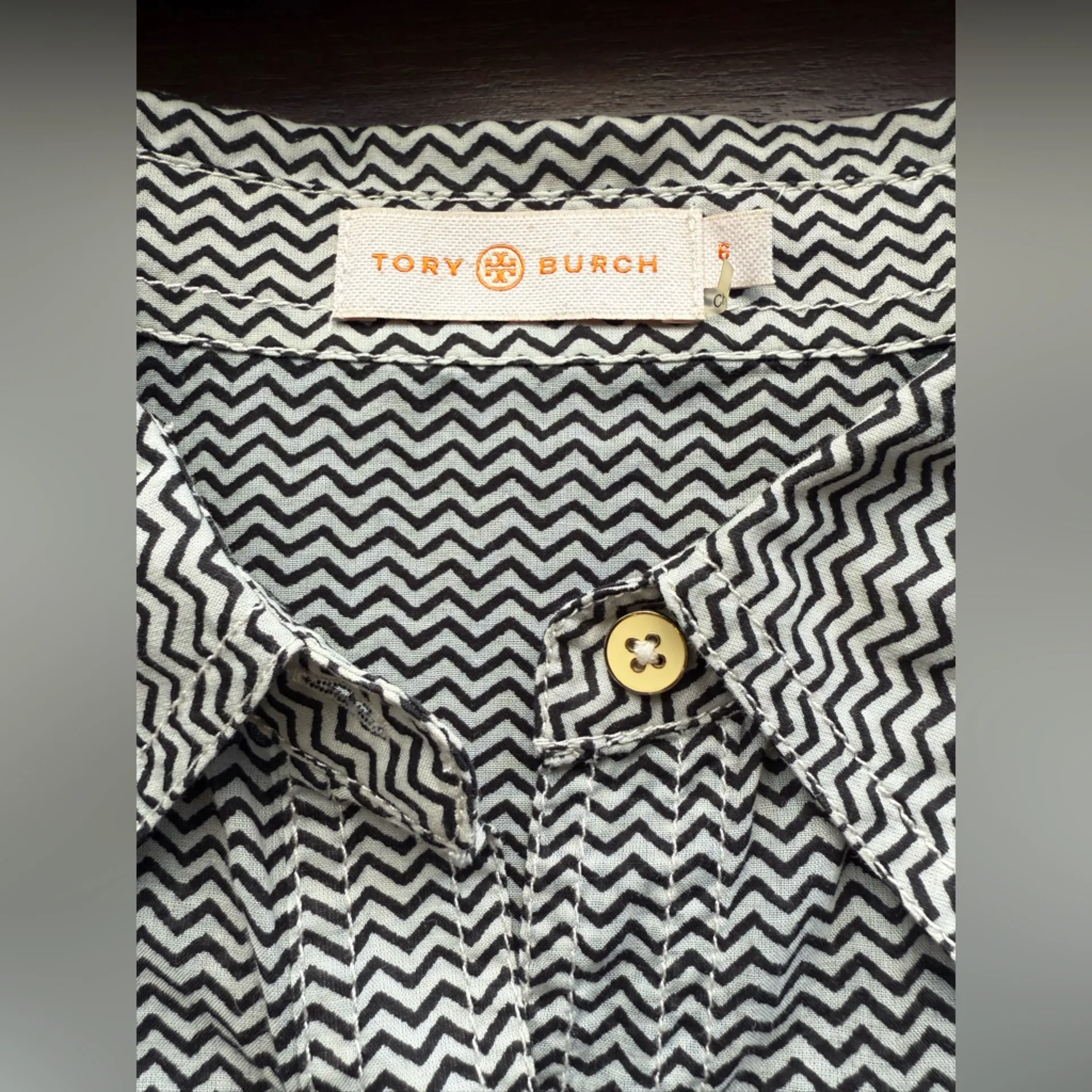 Tory‎ Burch chevron print blouse. Size 6 - Image 6