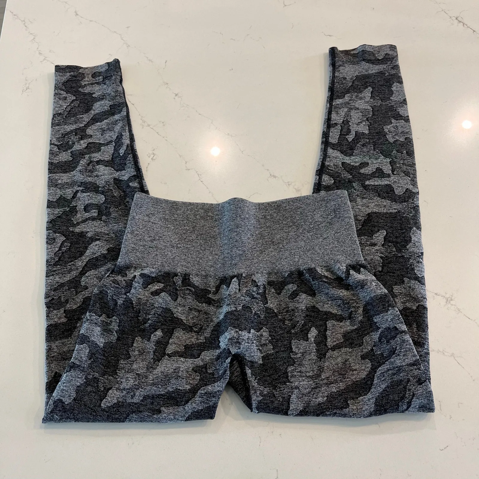 NVGTN  Camo Black and‎ Gray Workout Leggings Size Small - Image 2