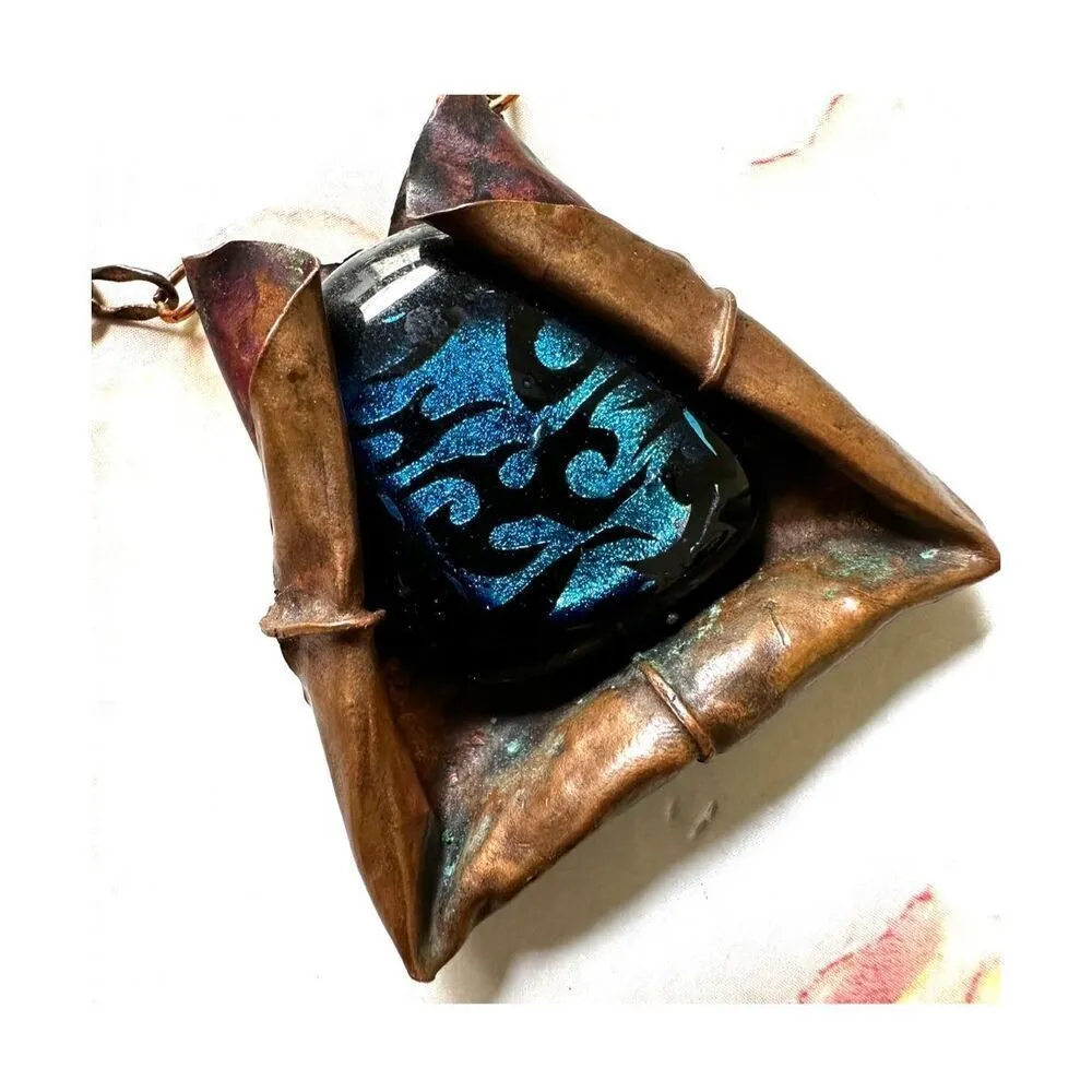 Copper tone blue glass pendant necklace - Image 4