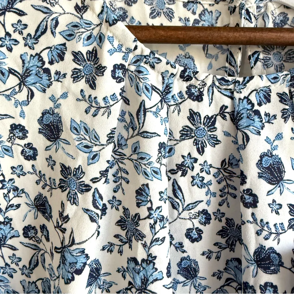 NEW 41 Hawthorn Womens Shirt Blouse Blue White Floral Sleeveless Size Small - Image 6