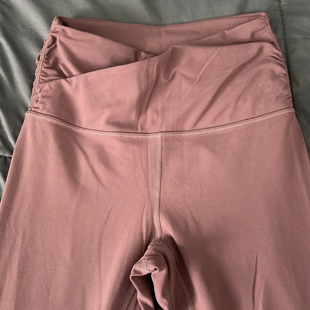 Lululemon Align Crop Cross Waist Size 4 - Image 3