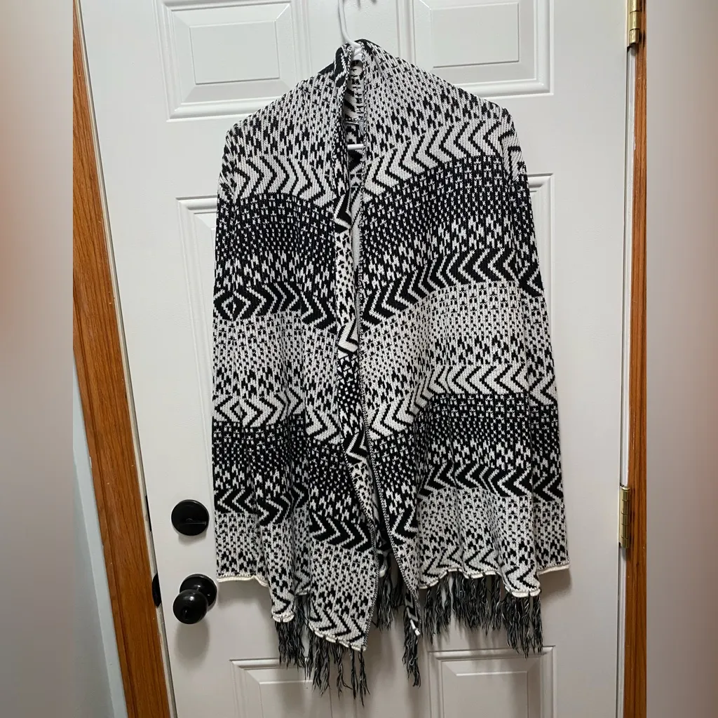 Rip Curl Monochrome Zigzag Fringe Oversized Cardigan Medium - Image 3