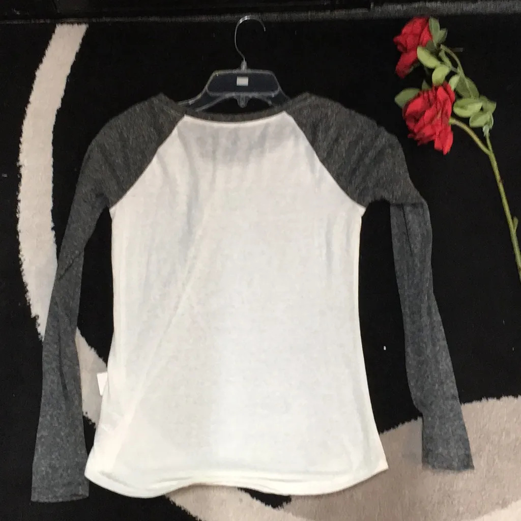 Aeropostale size XS gray and white shirt - Image 3