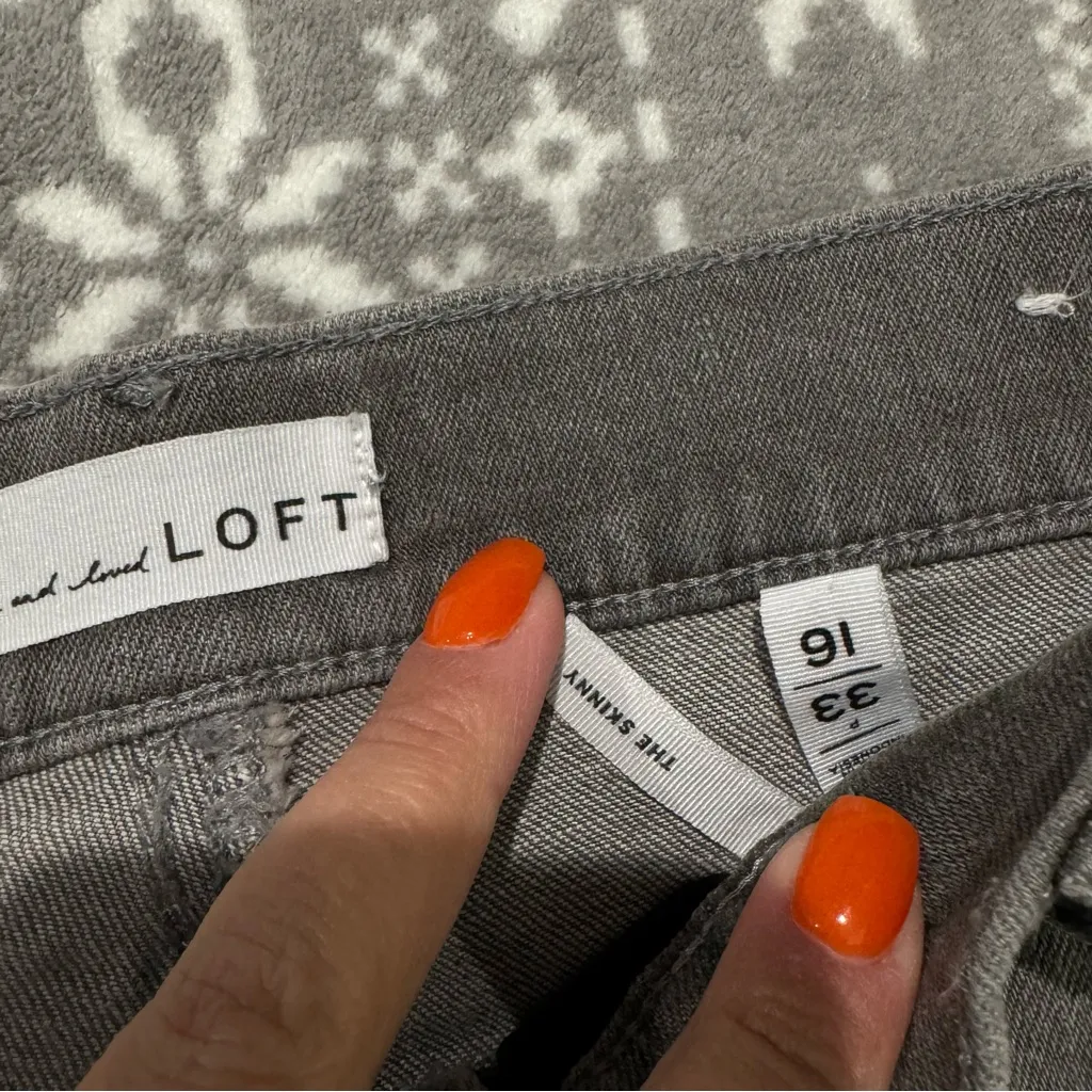 LOFT The Skinny Gray Jeans Size‎ 33/16 Petite - Image 4