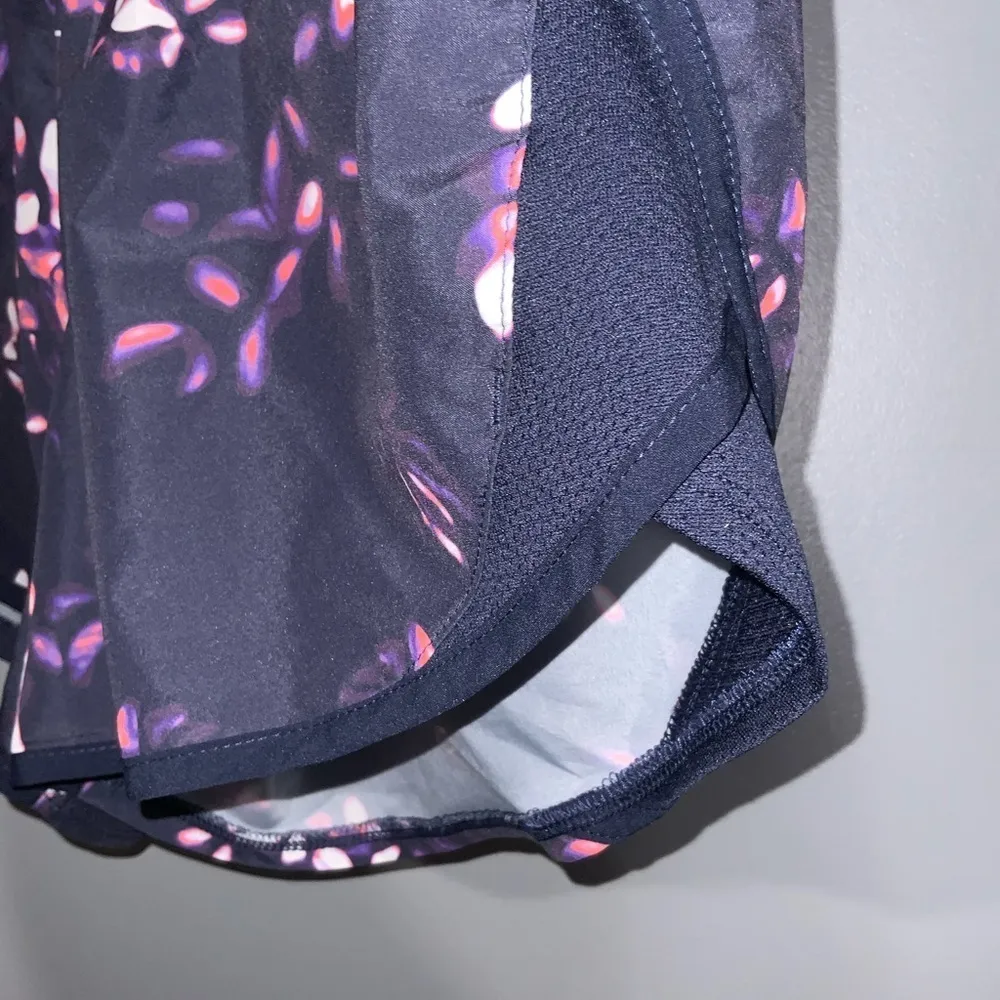 Under Armour Blue & Purple Floral Athletic Running Yoga Sporty Shorts Medium - Image 5
