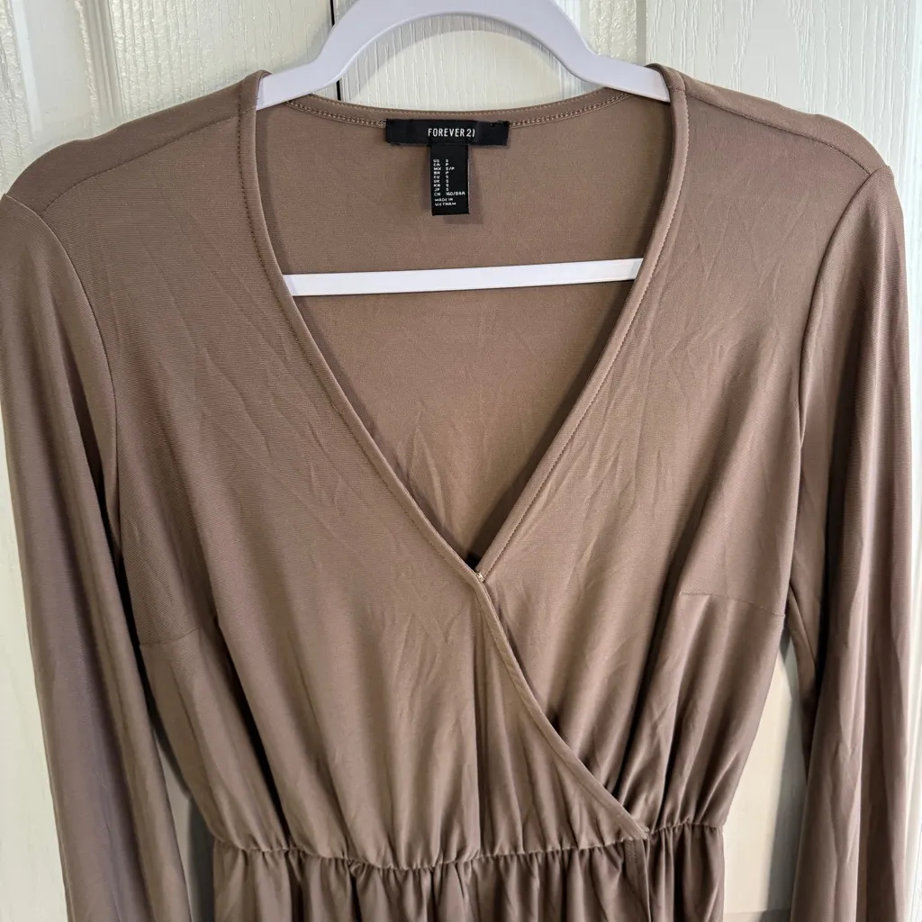 Forever 21 long sleeve v neck mini dress size small - Image 3