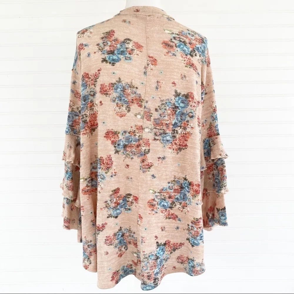 Floral ruffle sleeve tunic blouse Size Medium - Image 3
