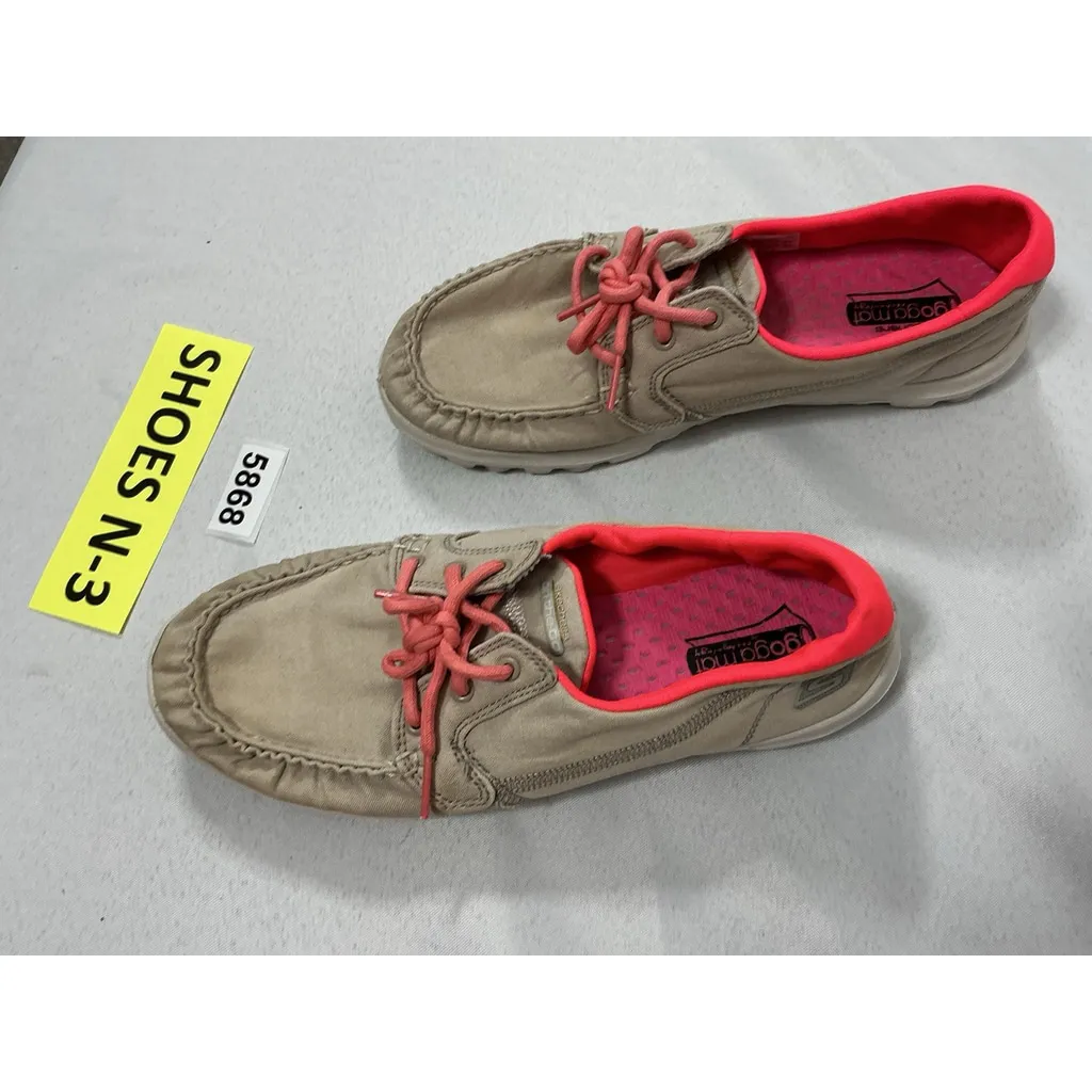 Womans Sketchers On The Go Gogamat Deck Shoes 8.5 Beige Laceup - Image 3