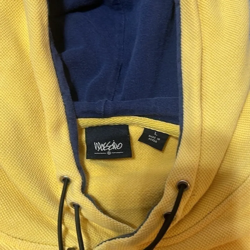 Mossimo Sweatshirt Hoodie Women’s Size Large Yellow and Navy Blue - Image 4