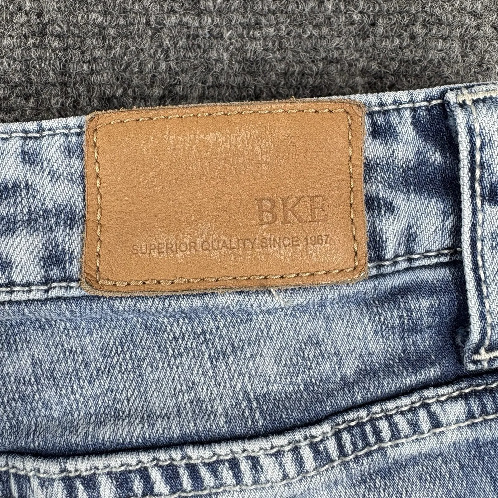 Buckle BKE Payton Shorts Womens 27 Fits 29x7 Distressed Denim‎ Jeans Medium Blue - Image 6