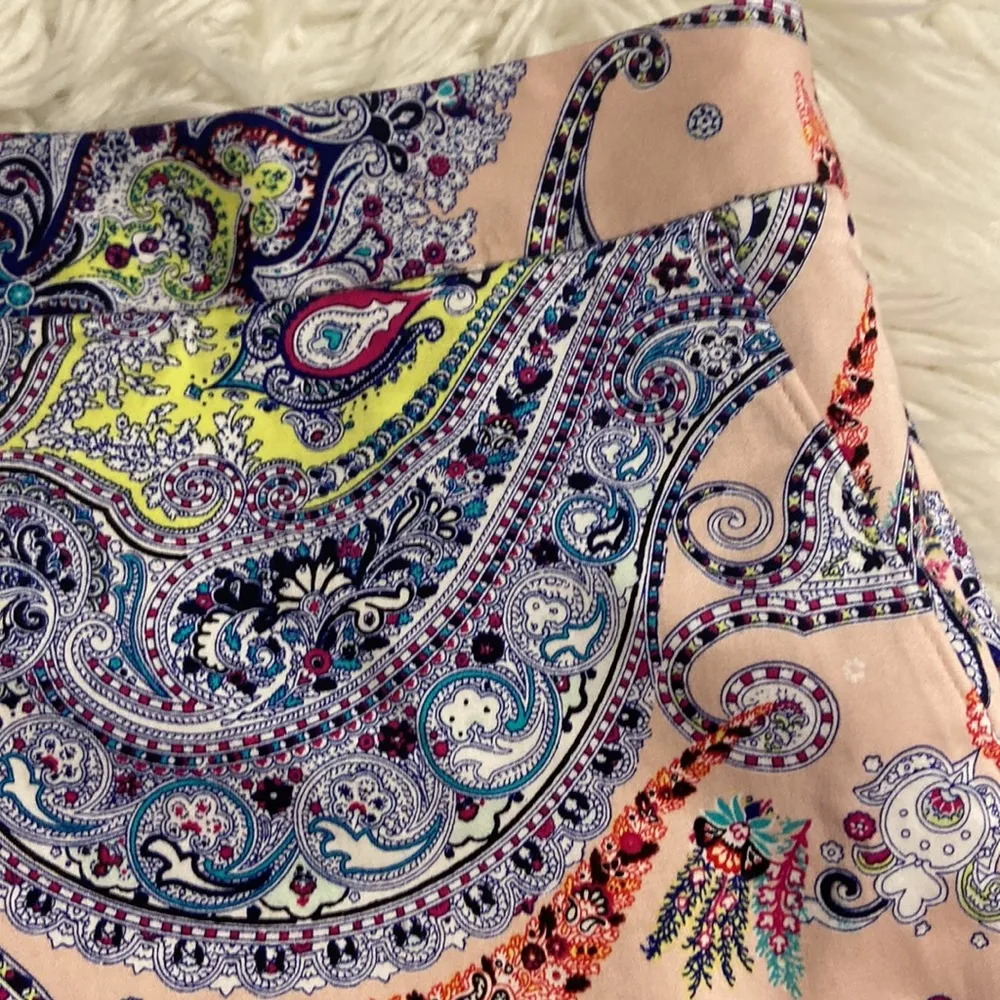 EXPRESS SHORTS size 8 brand new two front pockets zipper on the side waist 32” - Image 10