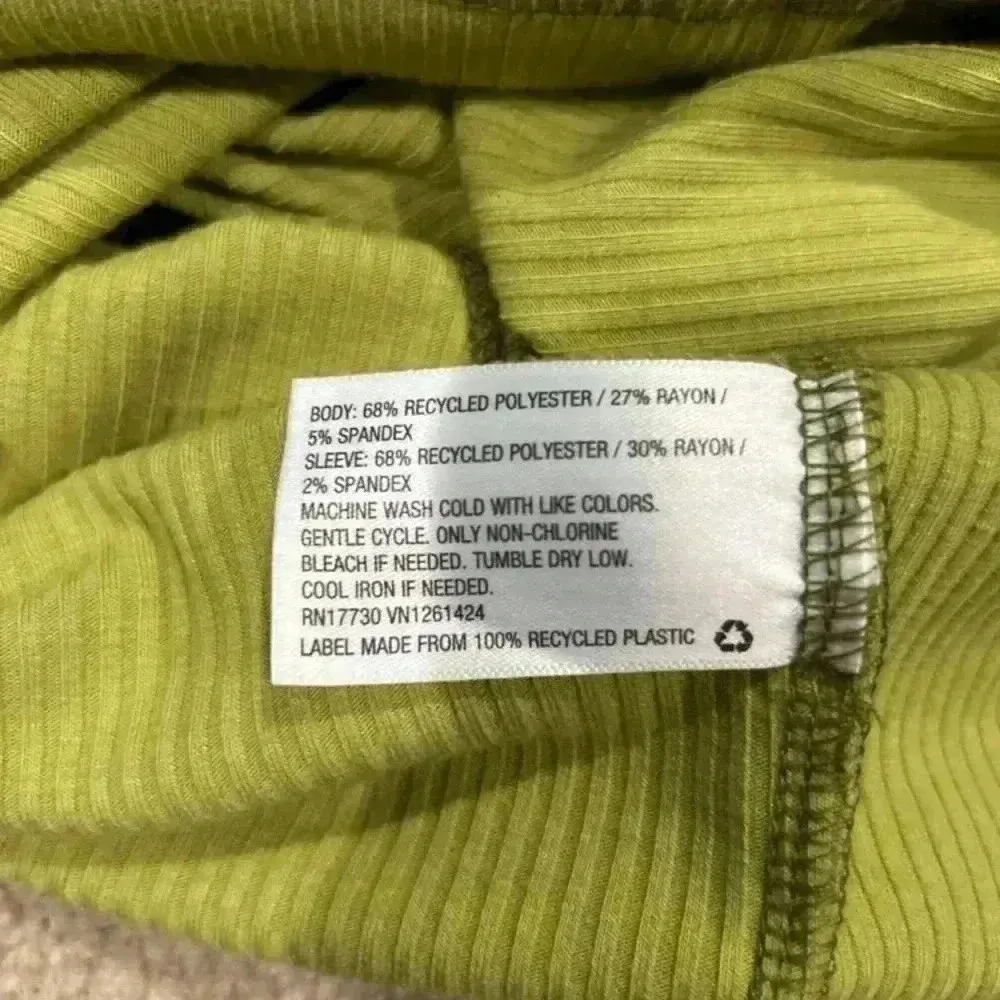 Wild fable green tee shirt in size xs - Image 4