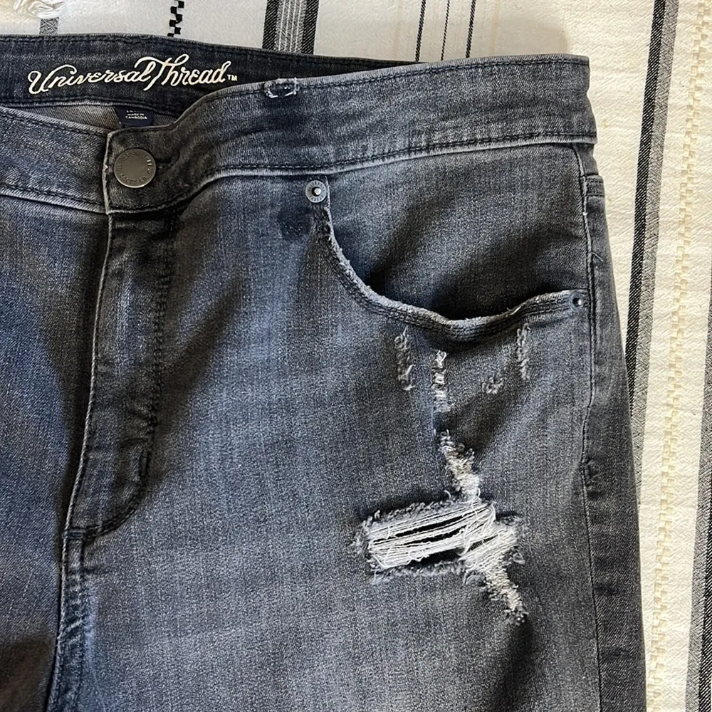 Universal thread • skinny jeans raw hem - Image 7