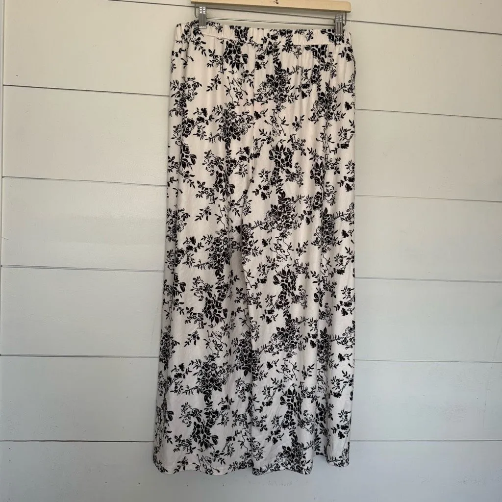 Cider Women’s 1XL White Black Floral Wide Leg Pants New - Image 3