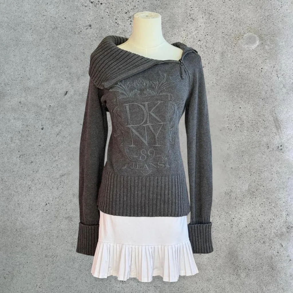 2000s grey DKNY sweater - Image 2