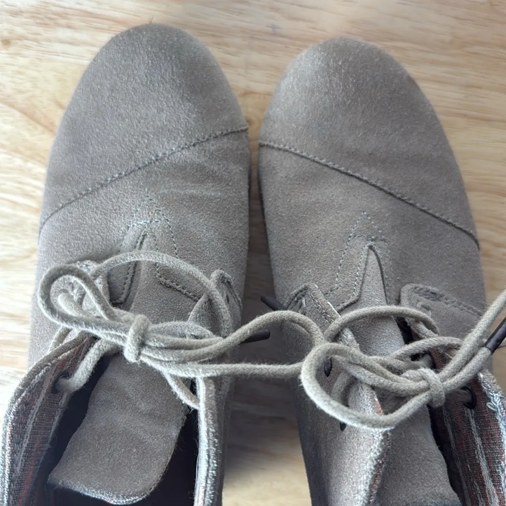 Toms Women's Desert Wedge Heel Ankle Bootie Boot in Tan Beige size 8.5 - Image 3