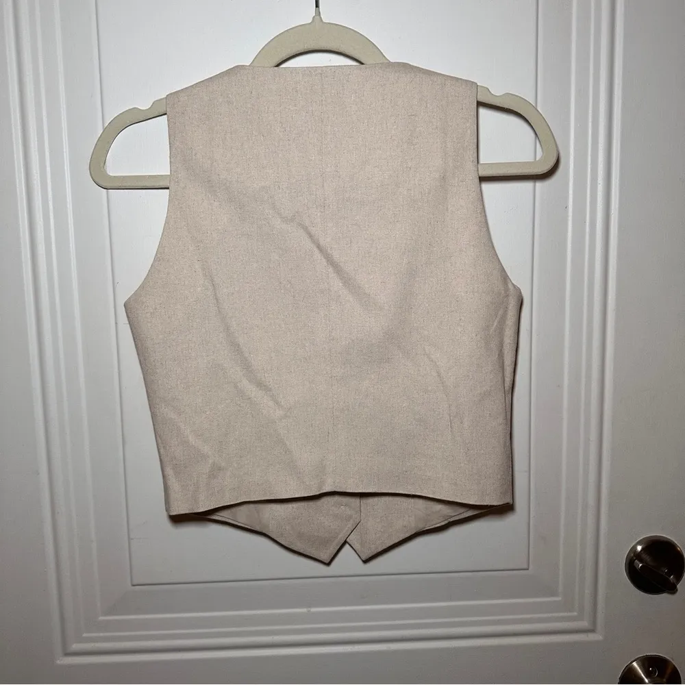 Caara Beige Linen Blend Buttoned Vest XS Tan - Image 10