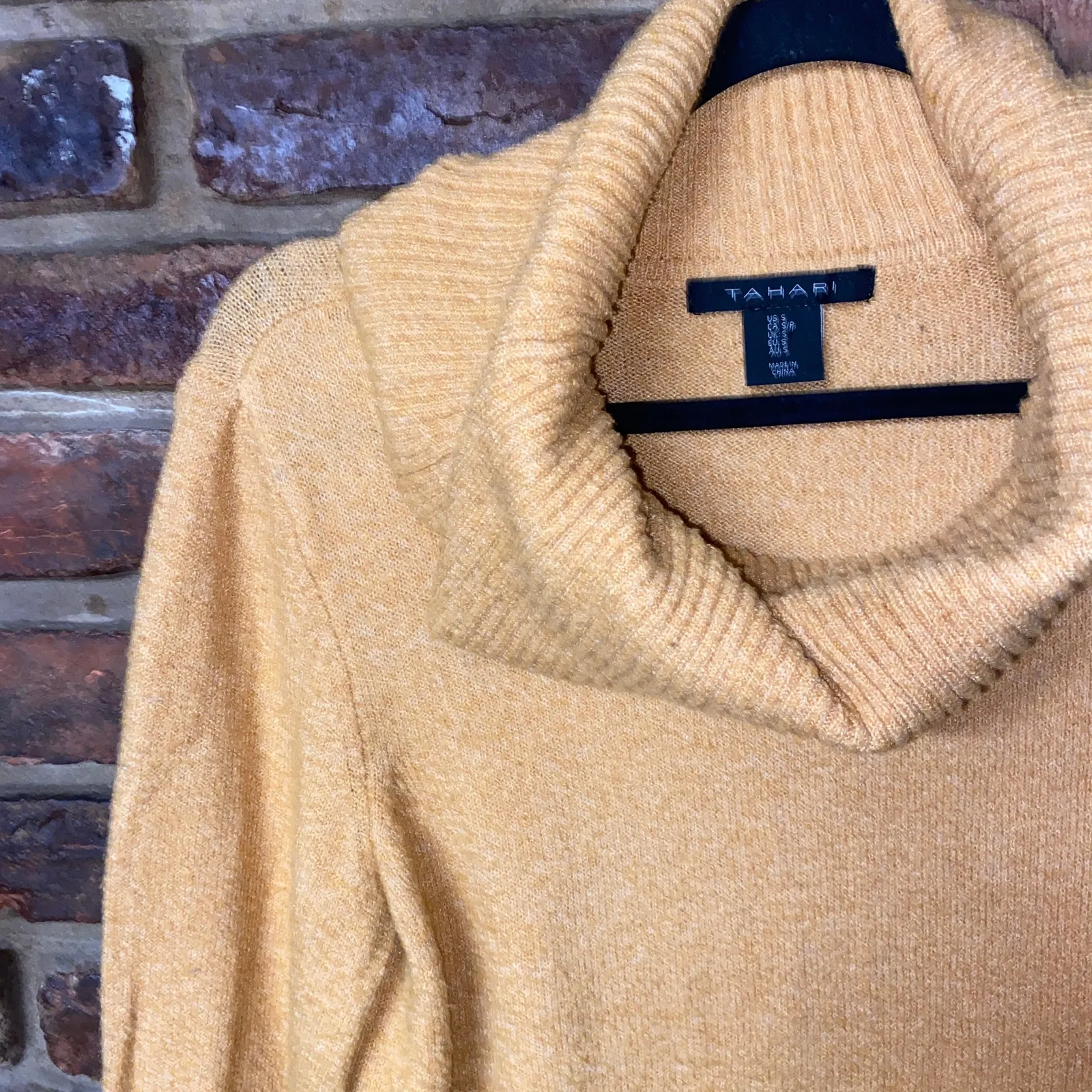 Tahari Yellow Thick Knit Turtleneck Pullover Oversized Sweater Womens Size Small - Image 2