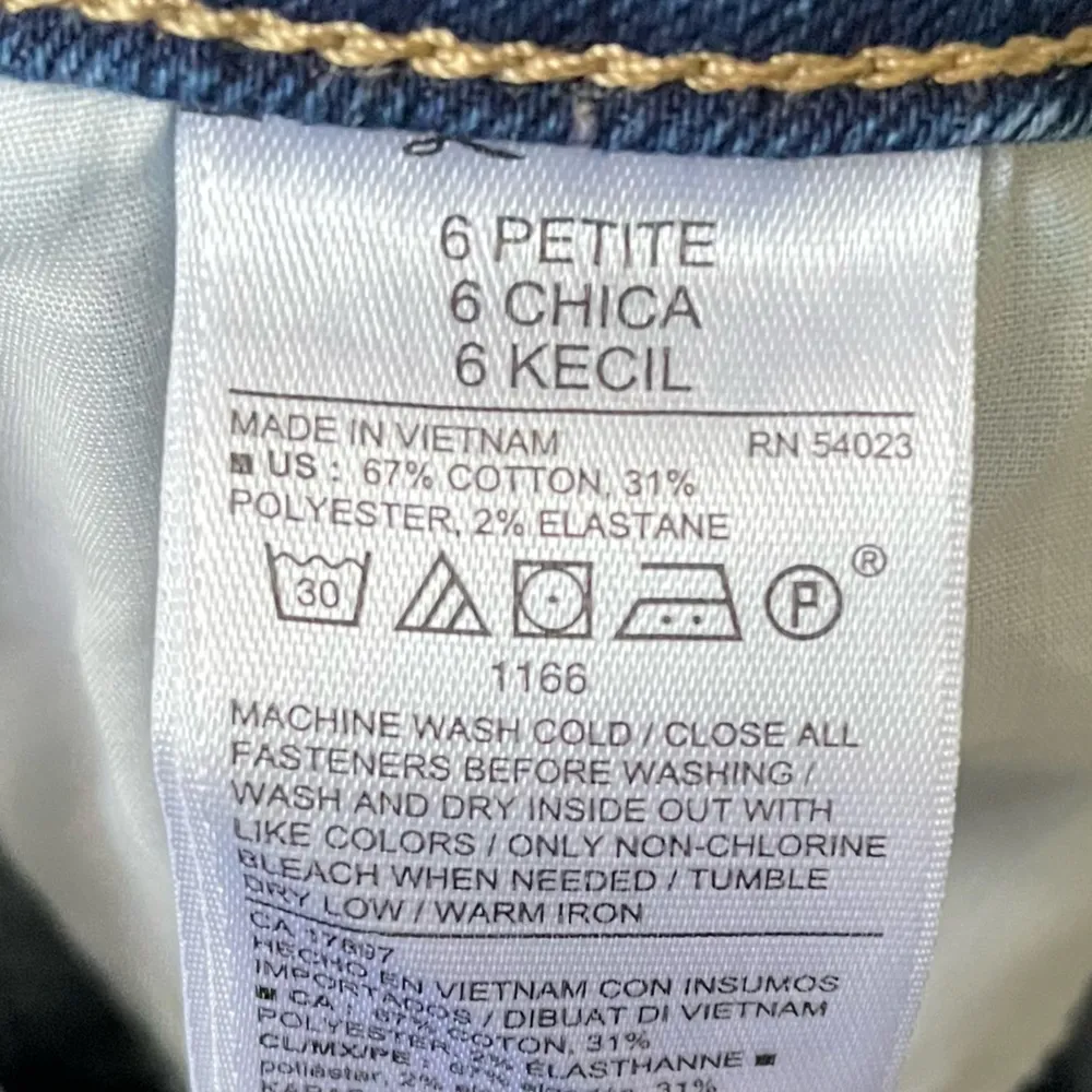 Old Navy Pop Icon Skinny High Rise Distressed Denim Jeans Size 6 Petite - Image 13