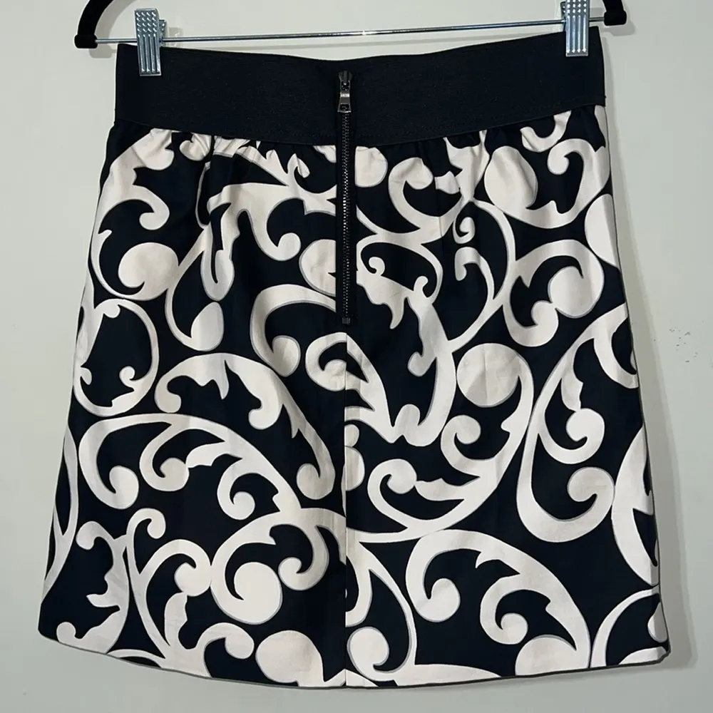 ANN TAYLOR LOFT size 2 womens silk mono skirt off white black lined zips up back - Image 2