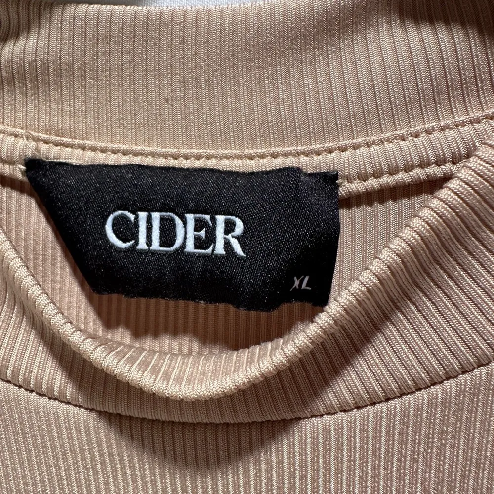 Cider Crop Top Womens X-Large Beige Ribbed Sleeveless Gathered Sides Mock Neck - Image 2