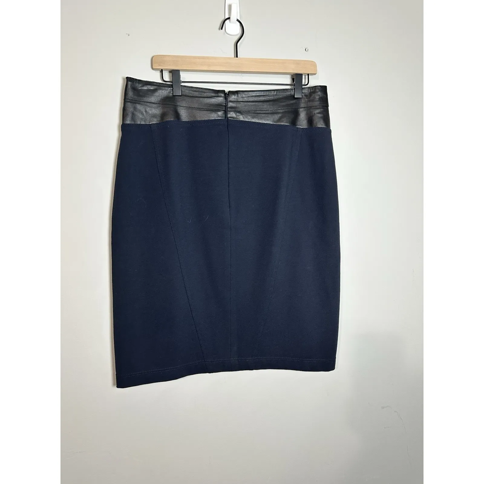 Akris Punto Mixed-Media Italian Punto Faux Leather Trim Pencil Skirt Size 12 - Image 3