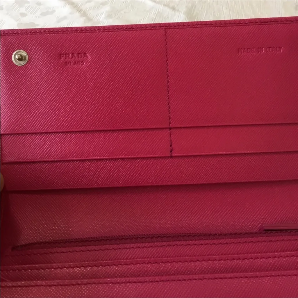 So NICE PRADA SAFFIANO leather wallet 👛🌺 - Image 14