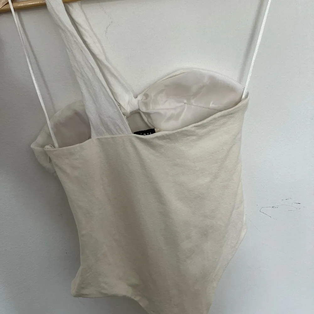 Atoir white cream the fleur one shoulder natural fiber bandeau bodysuit small - Image 8