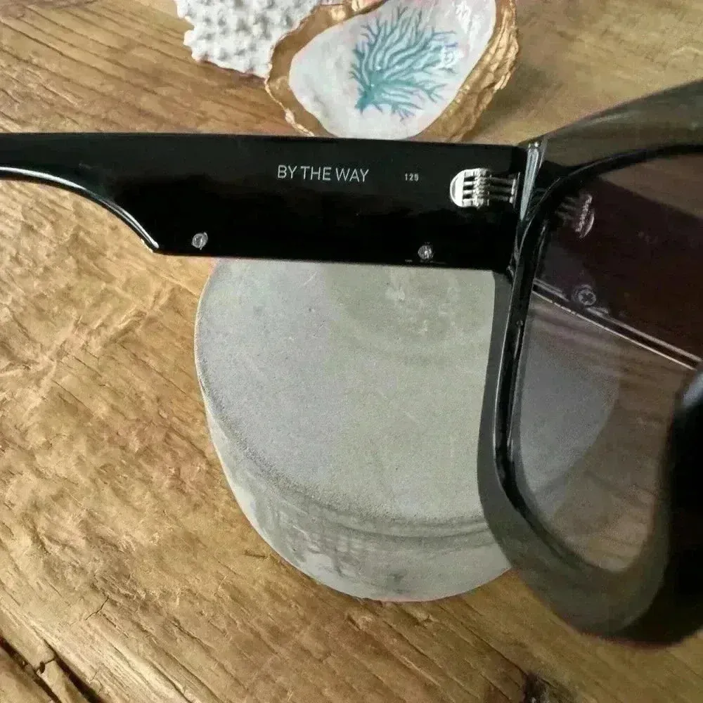 QUAY By The Way Sunglasses ~Black Frame Smoke Lens ~NEW in Case! 😎 - Image 7