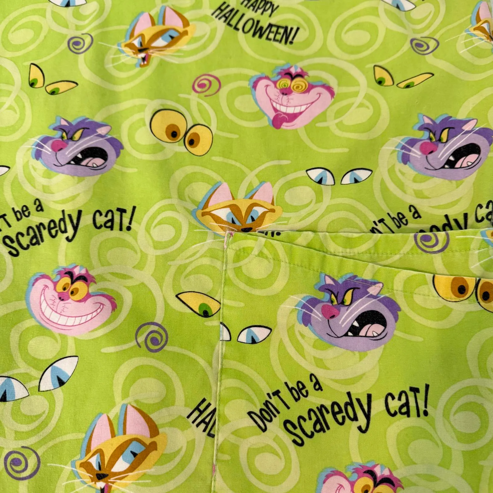 Disney Cheshire Cat Halloween Themed Women's Large scrub Top Nurse Green - Image 6