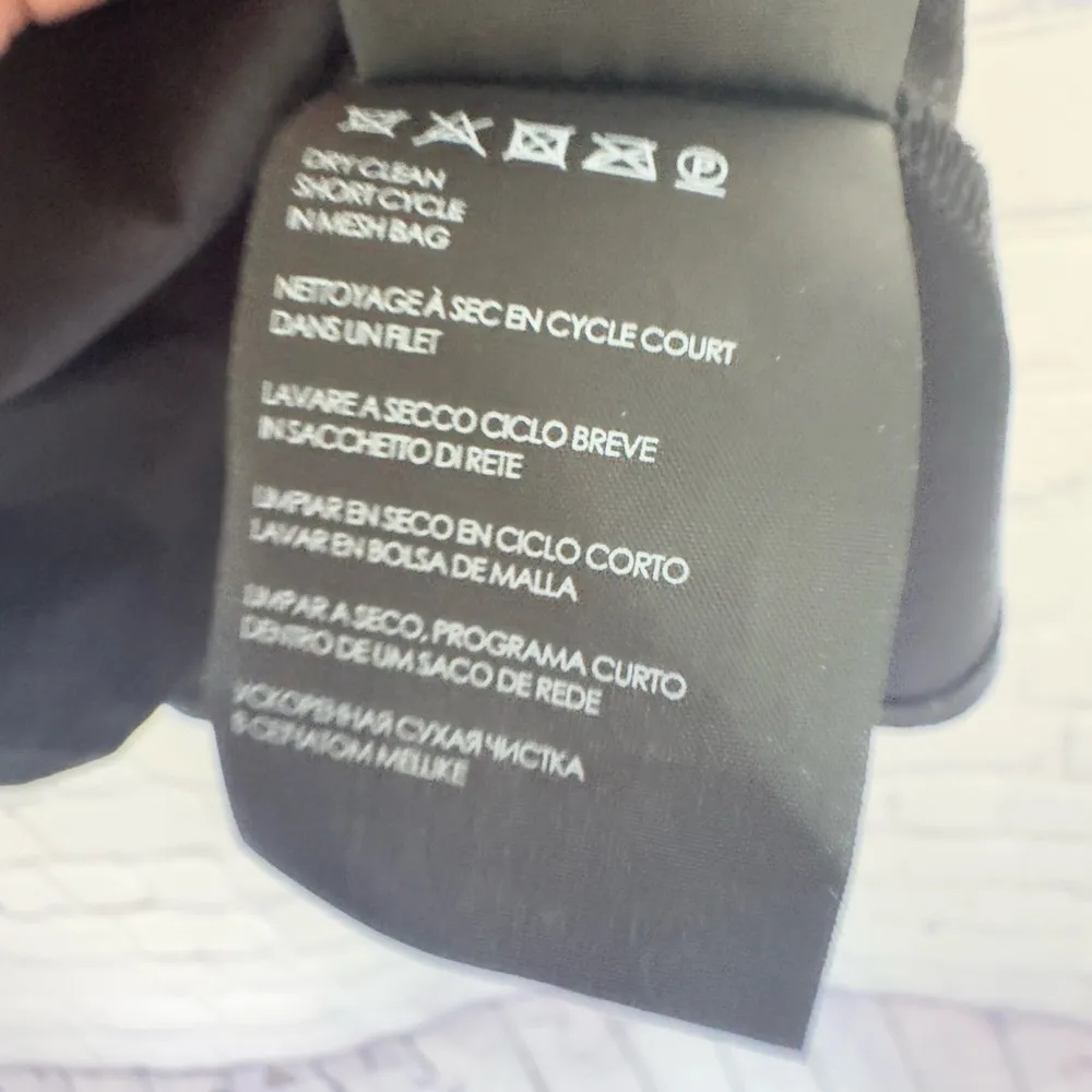 Club Monaco Janou Black tank w/cut out and tassel tie- Small perfect condition - Image 11