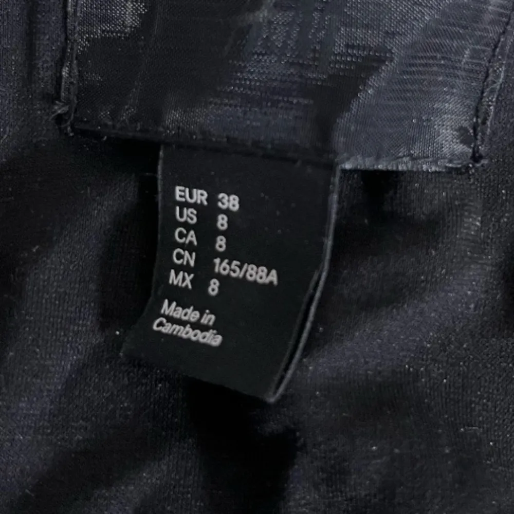 H&M Black Dress Calf Length Bodycon Stretch Plunging Sweetheart Neckline Size 8 - Image 7