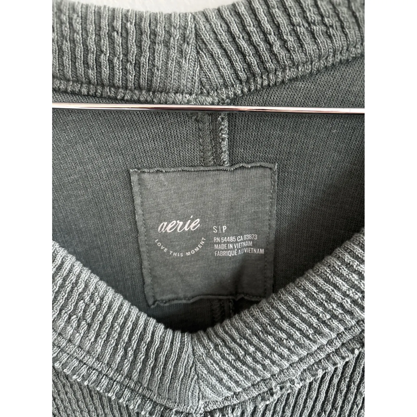 Aerie Wonder Texture V Neck Sweatshirt Size Small‎ - Image 2