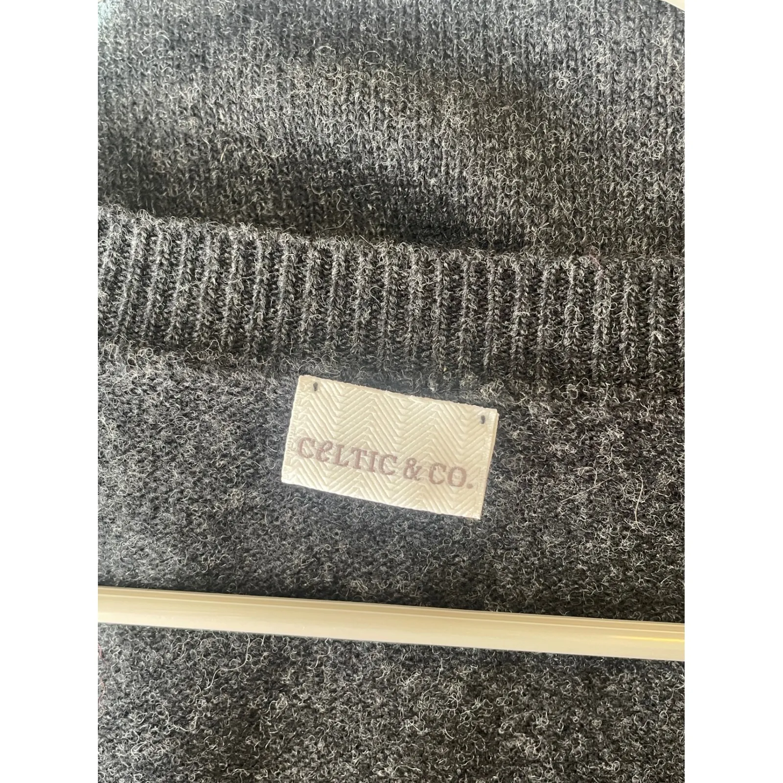 Celtic & Co. 100% Geelong Lambswool V - Image 3