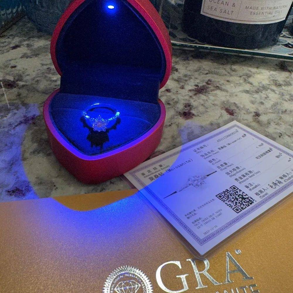 Authentic Mossanite ring (comes with certificate) - Image 9