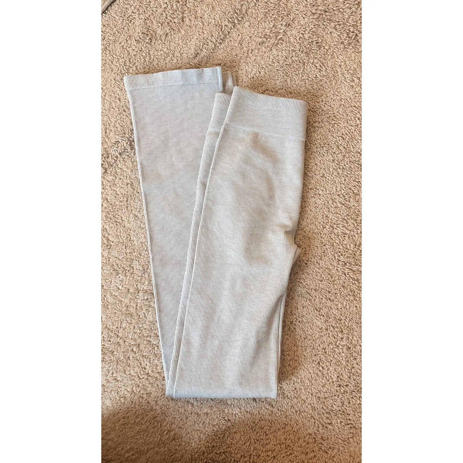 Fabletics Cloud Seamless High-Waisted Split Flare Light Heather Grey Size S - Image 3