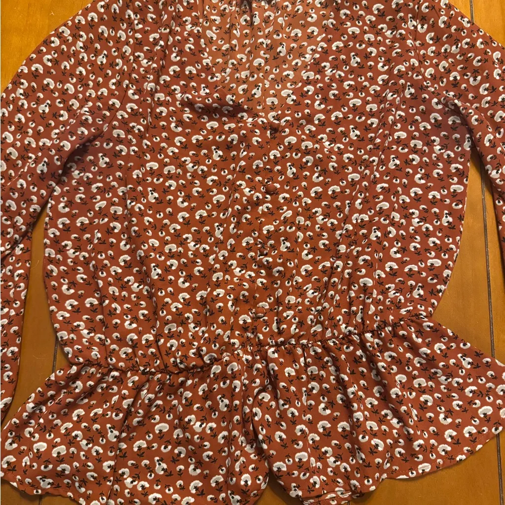 Elegant Brown Patterned Blouse - Image 5