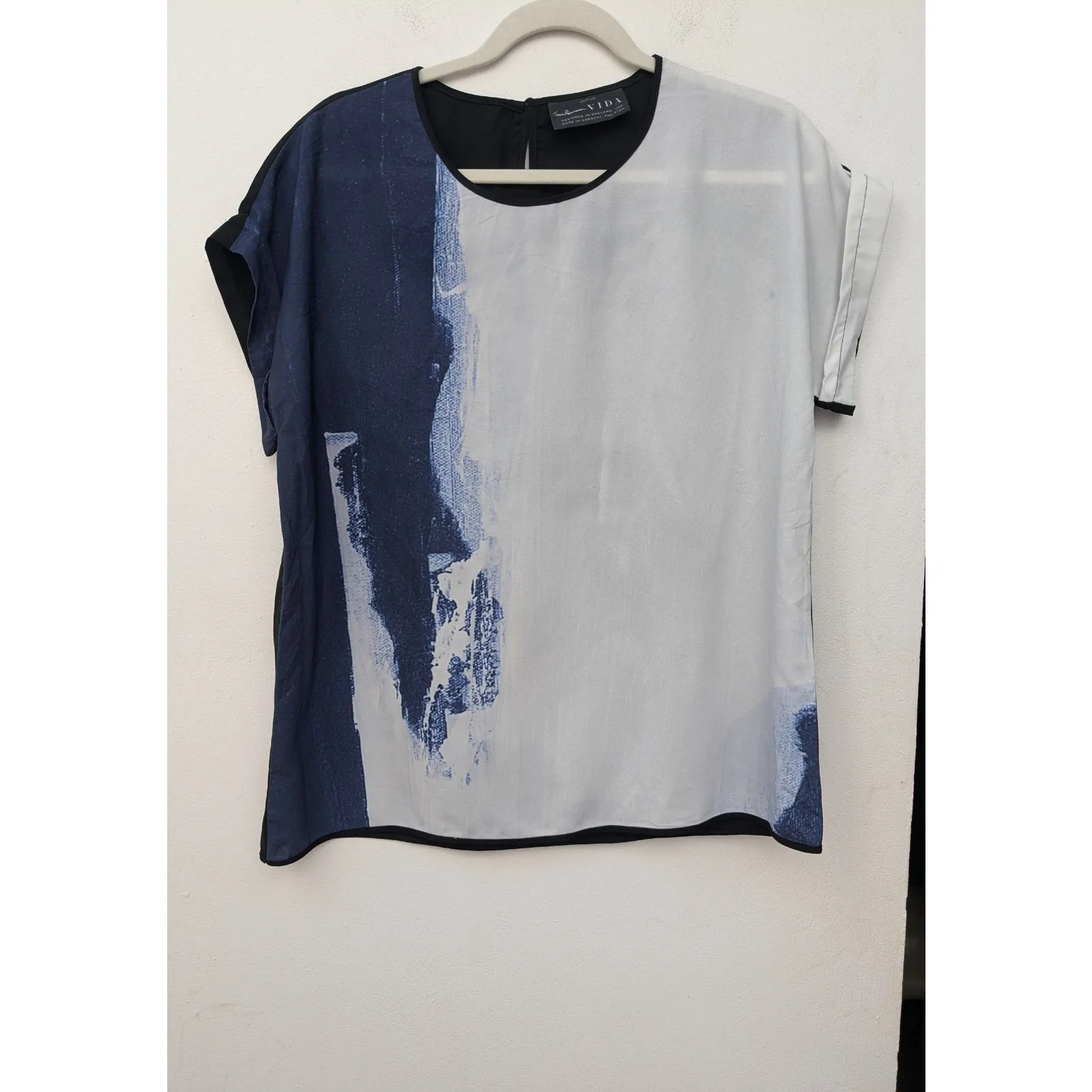 Tricia Rissman Women's Tee VIDA Short Sleeve Modern NAVY WHITE Size Medium - Image 2